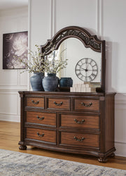 lavinton-king-poster-bed-dresser-mirror-and-nightstand-12