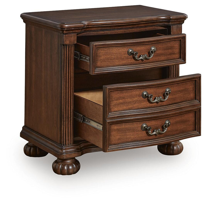 lavinton-king-poster-bed-2-chests-and-nightstand-13