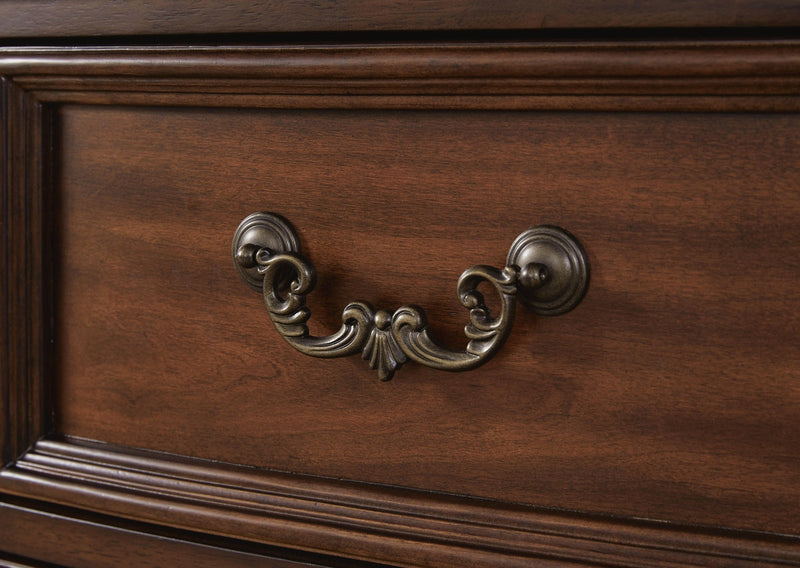 lavinton-king-poster-bed-2-chests-and-nightstand-18