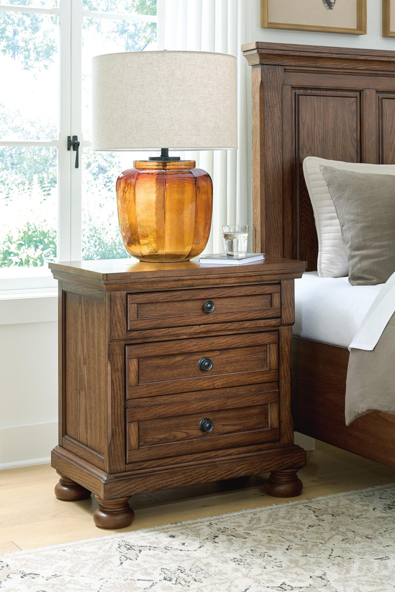 zackaryn-nightstand-2