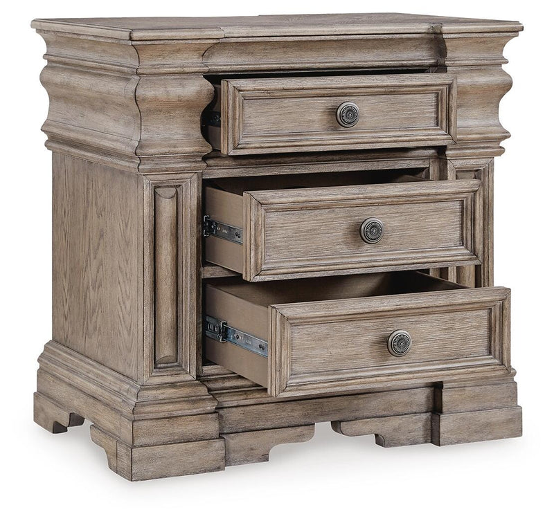 blairhurst-queen-panel-bed-dresser-mirror-2-chests-and-nightstand-16