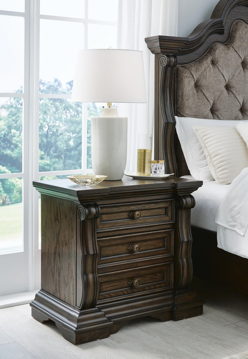 maylee-queen-upholstered-panel-bed-dresser-mirror-and-nightstand-15