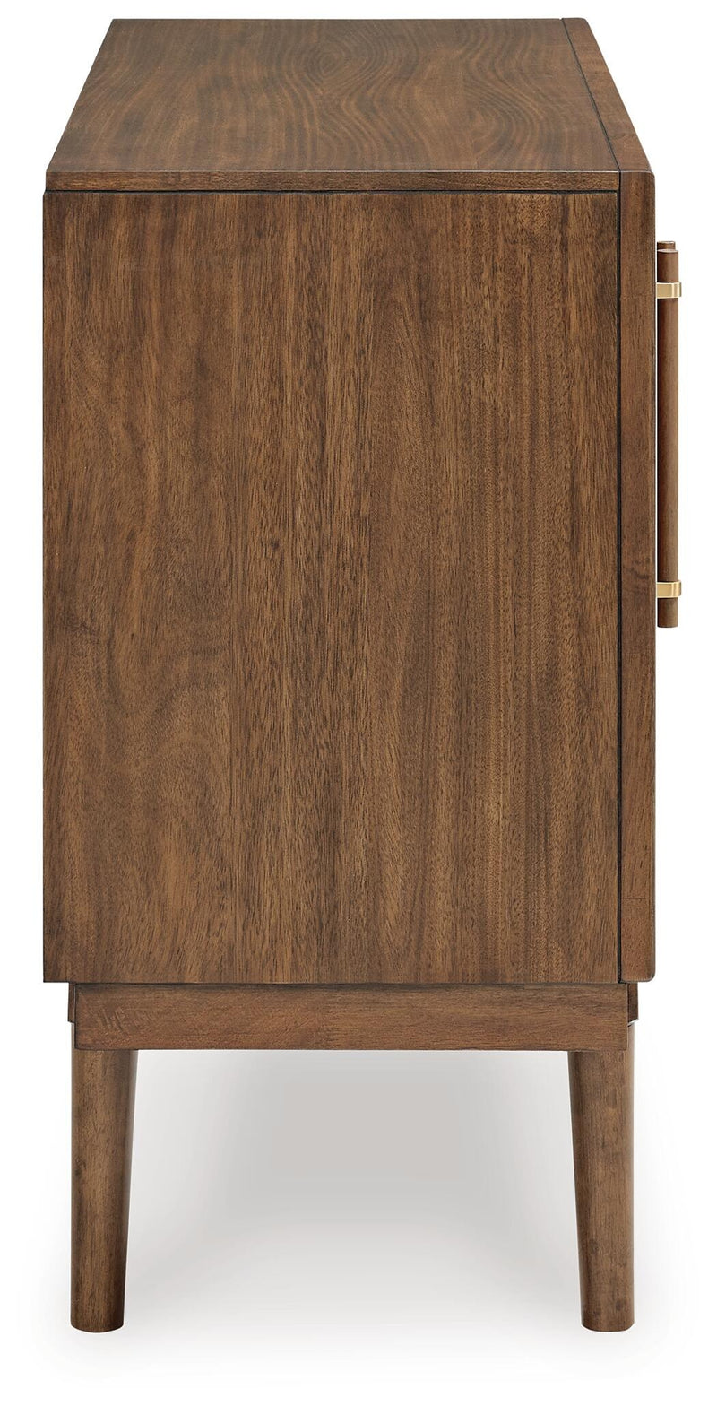 lyncott-dining-server-5