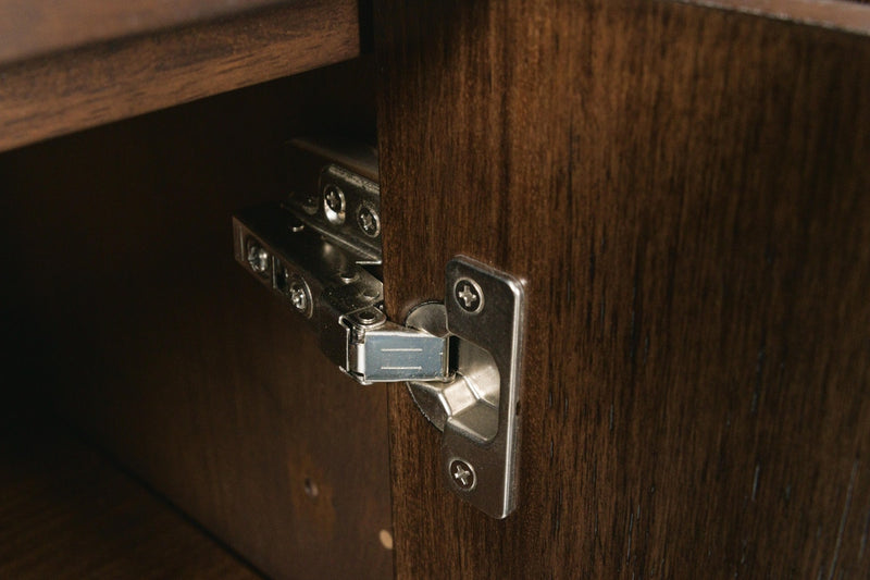 dilenno-dining-server-6