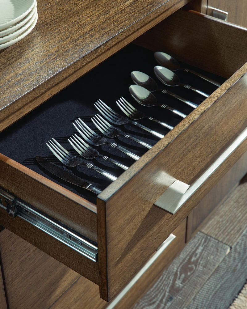 marxmore-dining-server-6
