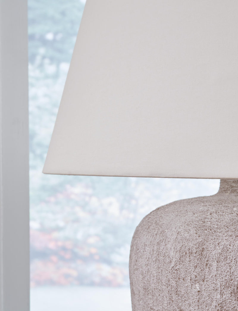 danry-table-lamp-3