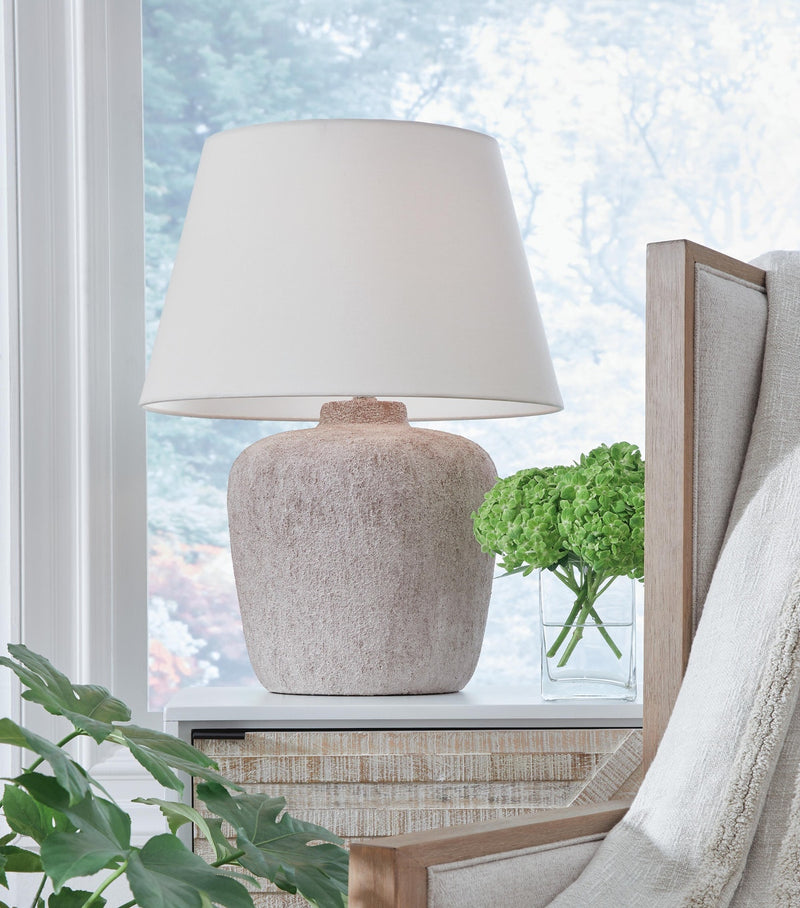 danry-table-lamp-2