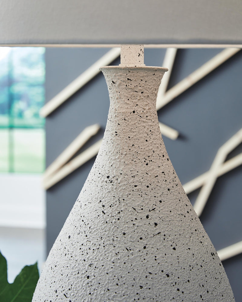 wyattford-table-lamp-3