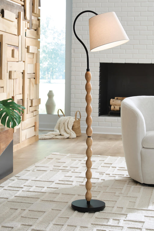 corinwell-floor-lamp-2