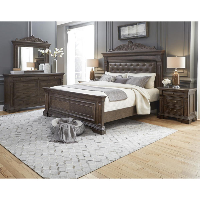 Pulaski Bedford Heights Queen Panel Bed in Estate Brown