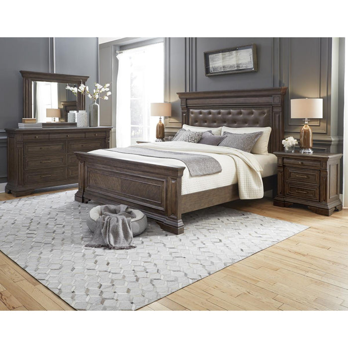 Pulaski Bedford Heights Queen Panel Bed in Estate Brown