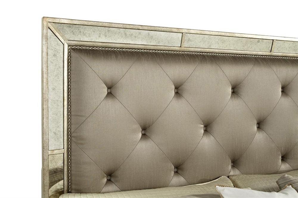 Pulaski Farrah Queen Panel Bed with Tufting in Metallic