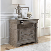 Pulaski Kingsbury Bachelor's Chest������in Gray - Furniture City (CA)l