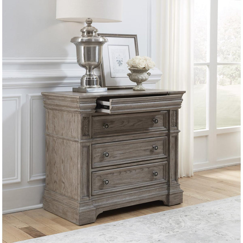 Pulaski Kingsbury Bachelor's Chest������in Gray - Furniture City (CA)l