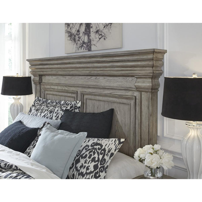 Pulaski Madison Ridge King Panel Bed with Blanket Chest Footboard in Heritage Taupe������P091-BR-K4