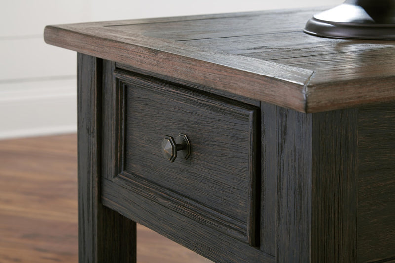 tyler-creek-end-table-9