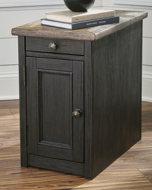 tyler-creek-chairside-end-table-with-usb-ports-outlets-2