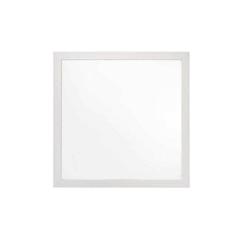 casilda-white-mirror-2