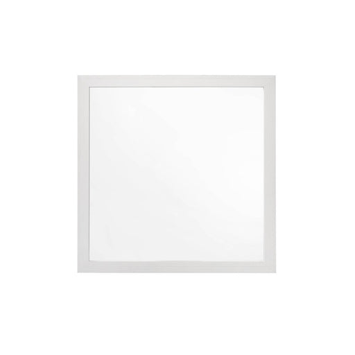 casilda-white-mirror-2