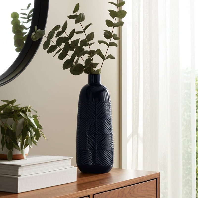 cer-14-textured-lines-vase-navy-11