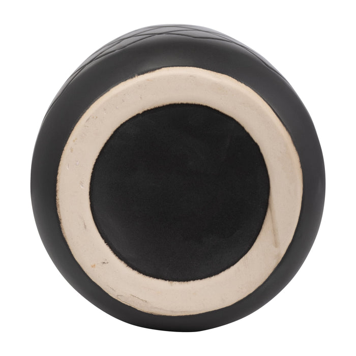 cer-16-plaid-textured-vase-black-7