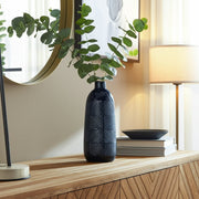 cer-16-textured-lines-vase-navy-10