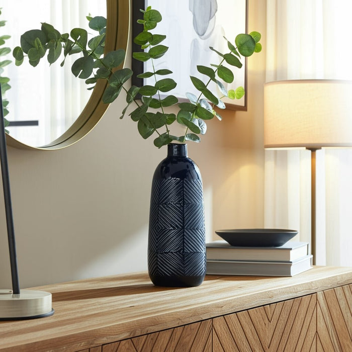 cer-16-textured-lines-vase-navy-10