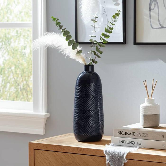 cer-16-textured-lines-vase-navy-11