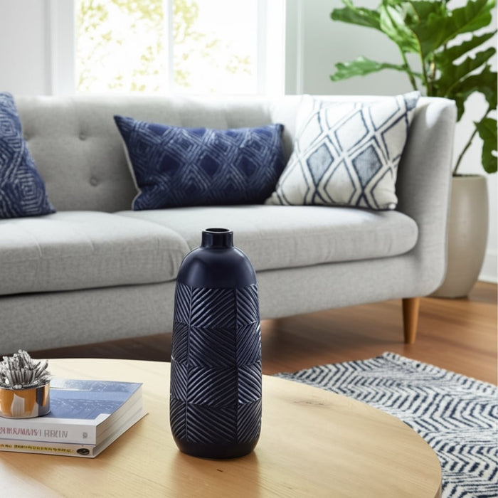 cer-16-textured-lines-vase-navy-13
