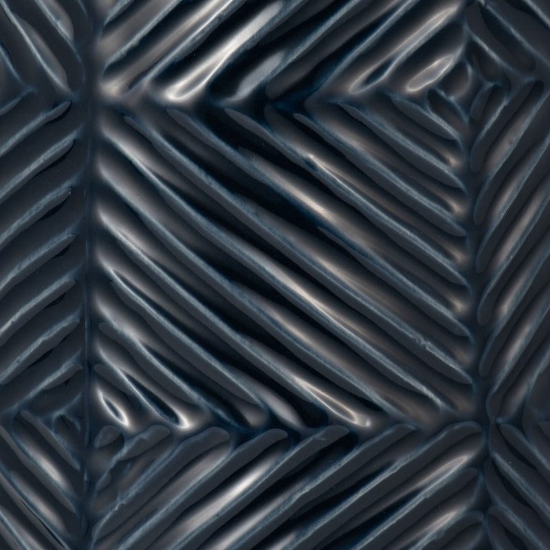 cer-16-textured-lines-vase-navy-4
