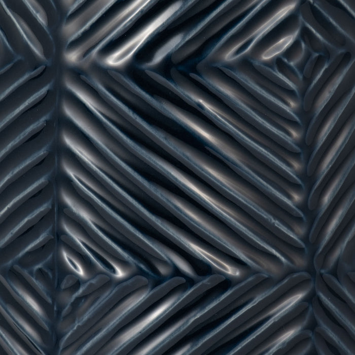 cer-16-textured-lines-vase-navy-4