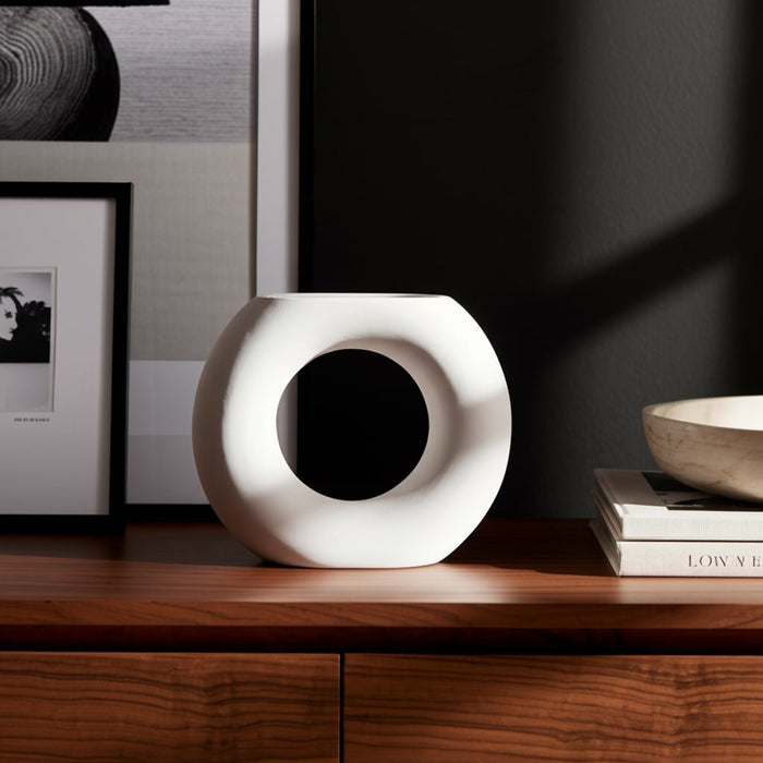 cer-5-donut-vase-white-10