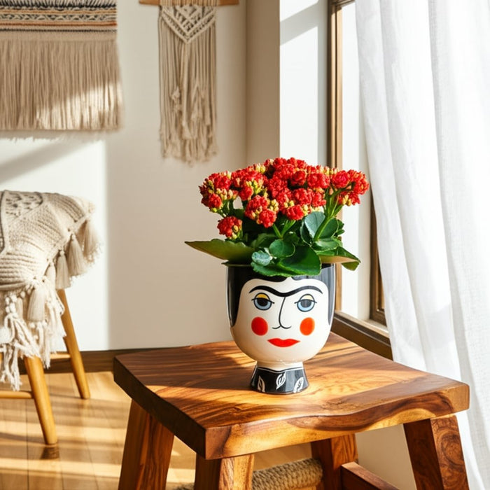 cer-7-h-frida-face-flower-vase-blk-wht-10
