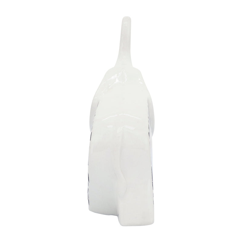 cer-7-l-elephant-trunk-up-black-white-3
