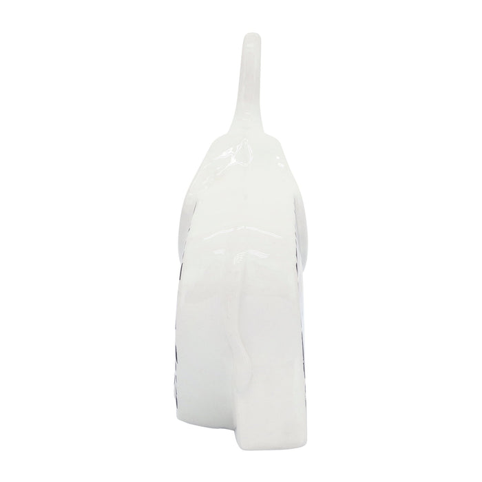 cer-7-l-elephant-trunk-up-black-white-3