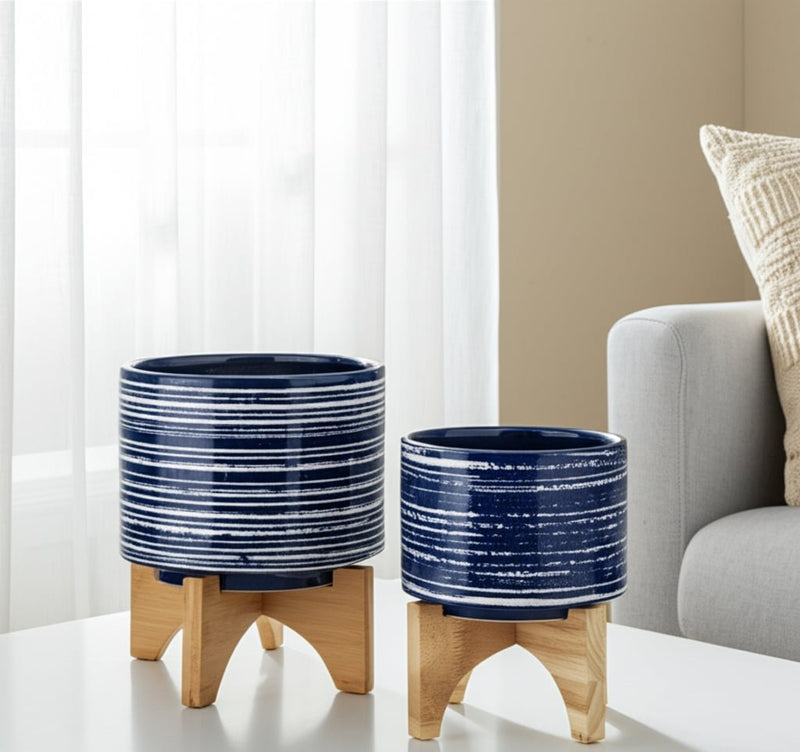 cer-s-2-5-8-planter-on-stand-blue-11
