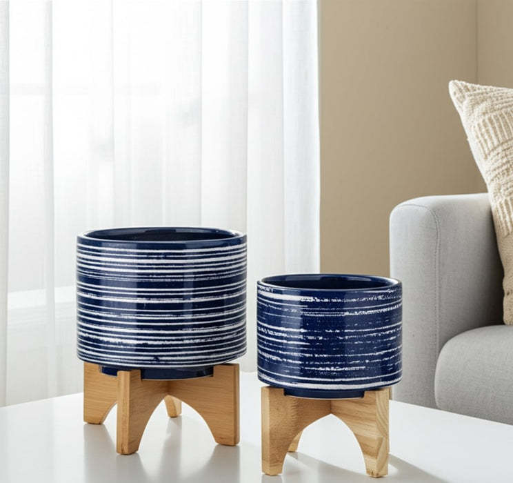 cer-s-2-5-8-planter-on-stand-blue-11