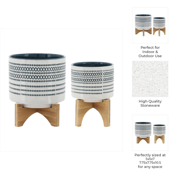 cer-s-2-5-8-planter-on-standw-dots-blue-9