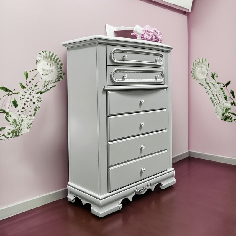 flora-gray-chest-1