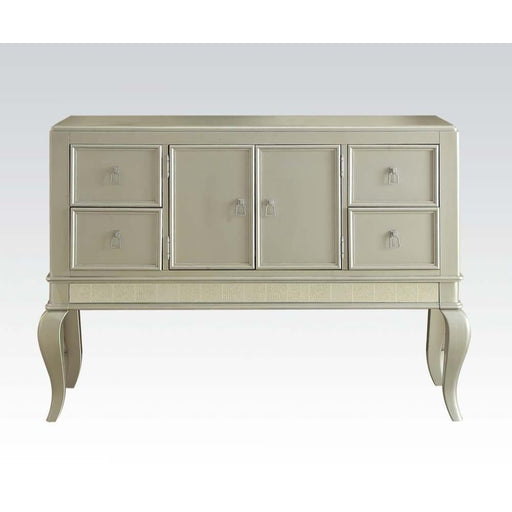 francesca-champagne-server-1