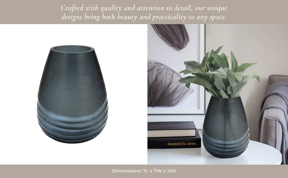 glass-10-etched-vase-blue-13