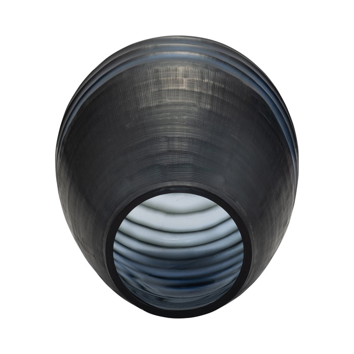 glass-11-etched-vase-blue-5