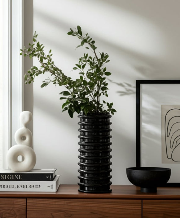 glass-14-h-scallop-vase-black-11