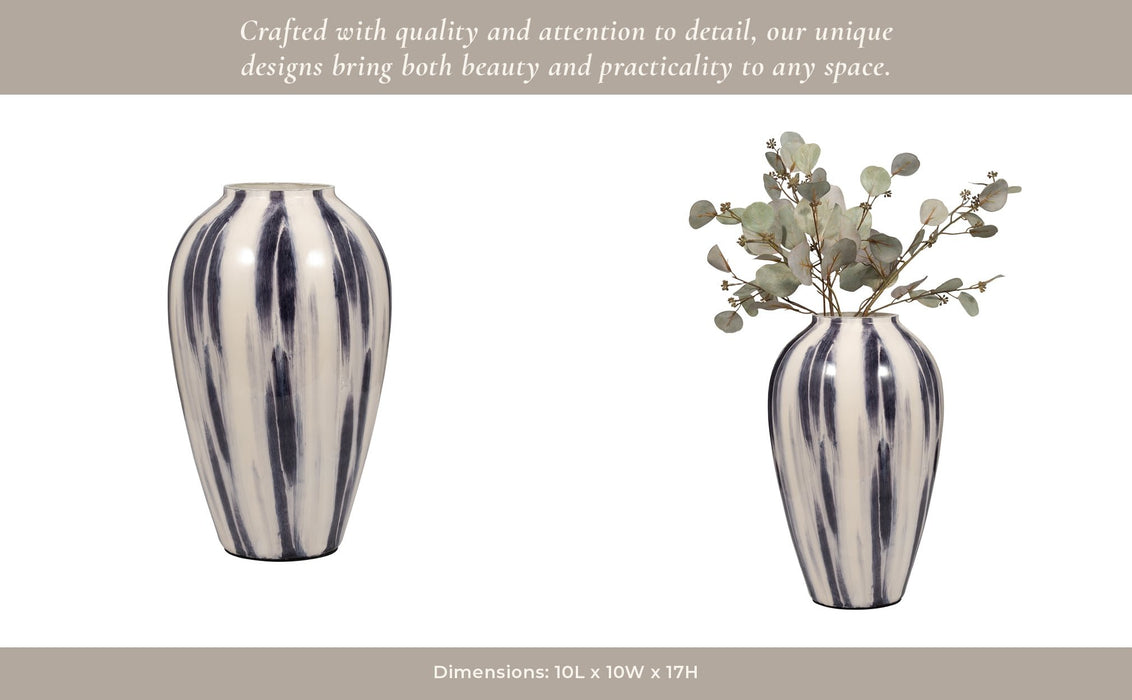 glass-17-striped-vase-black-white-13