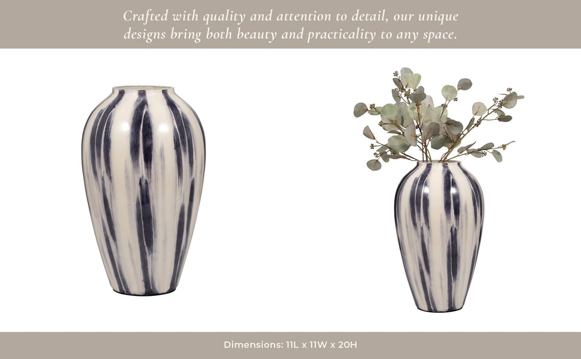 glass-20-striped-vase-black-white-13