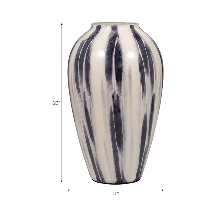 glass-20-striped-vase-black-white-7