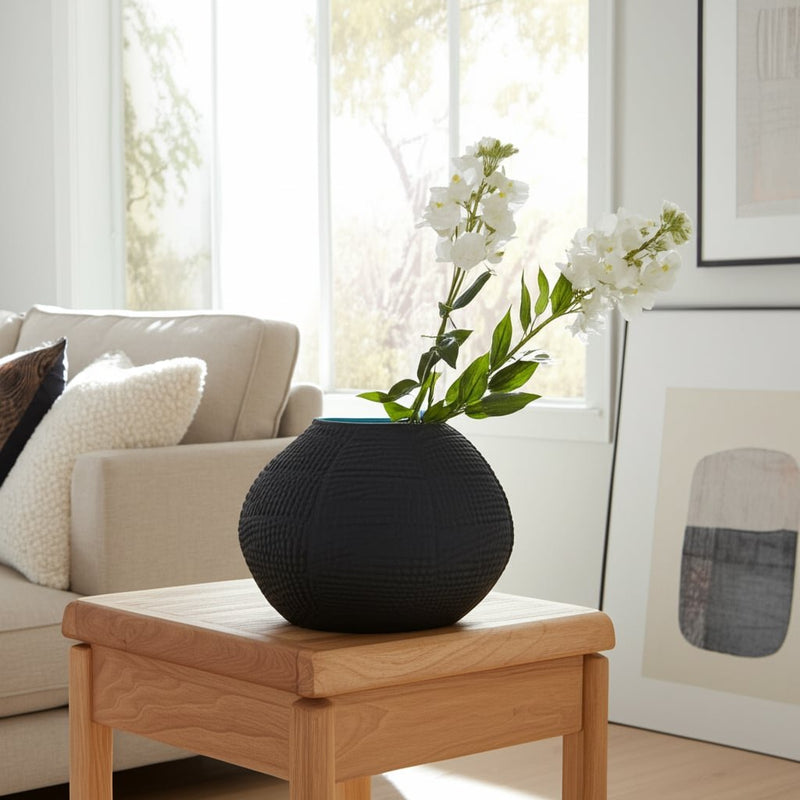 glass-8-h-textured-vase-black-9