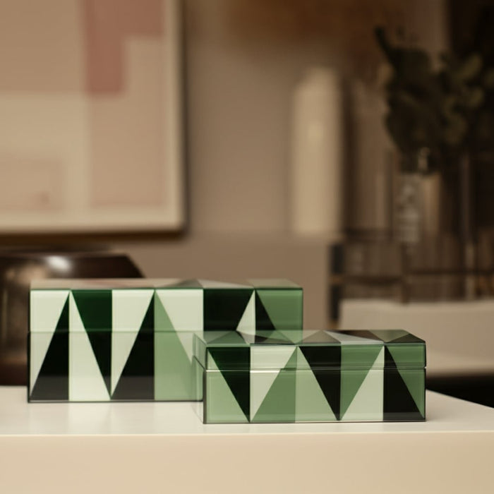glass-s-2-8-11-triangles-boxes-green-white-13