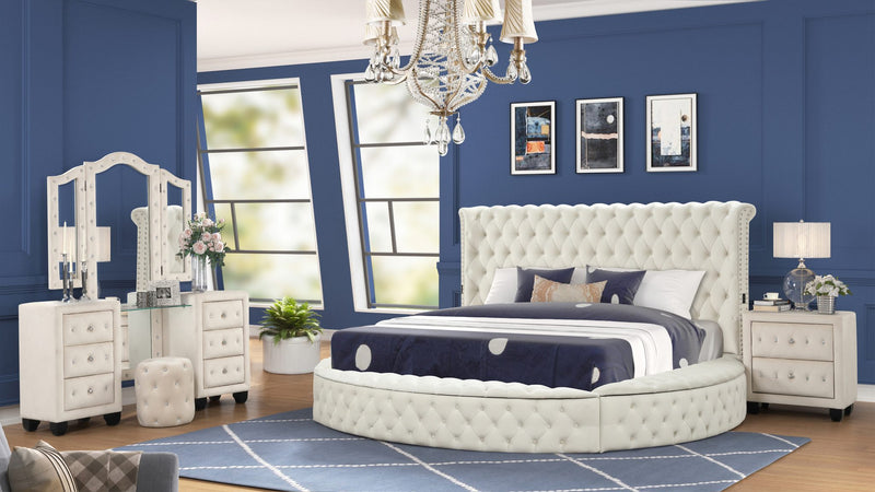 hazel-queen-vanity-4-cream-1