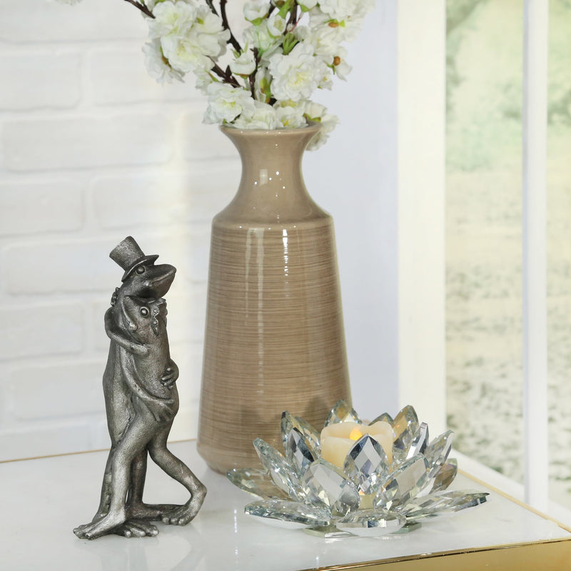hugging-frogs-figurine-10